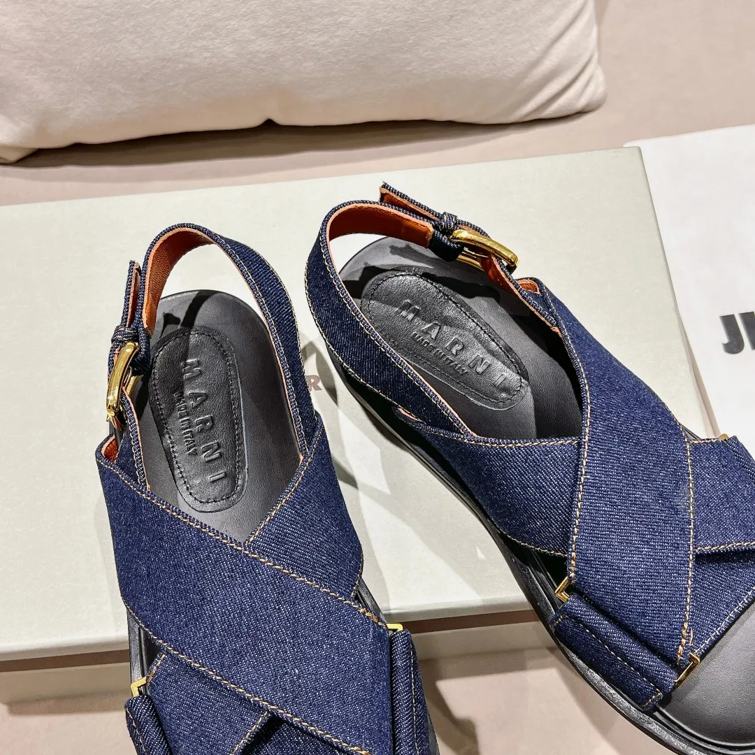 👟👟Ex-factory price 420👟👟 Marni Mani, popular online celebrity style, Taobao, popular single style in physical stores! Thick-soled, elevated classic cross-strap, color-blocked flat-soled cowhide open-toe European and American style women's sandals. Fabric: Cowhide Lining: Sheepskin Outsole: Rubber Button: Gold Size: 35-40